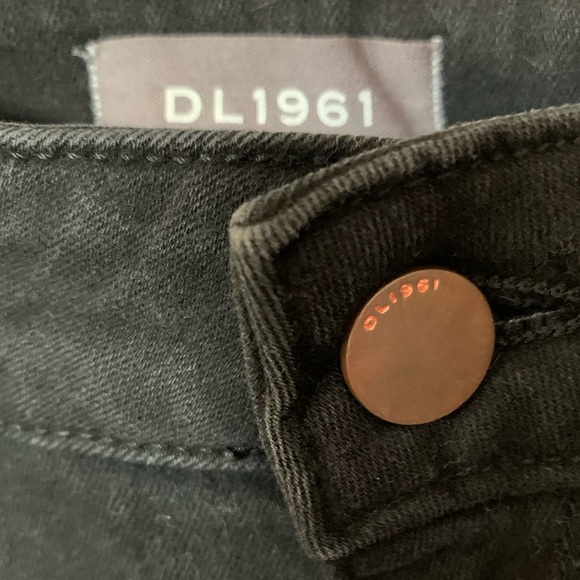 DL1961 Farrow Cropped High Rise Skinny Jeans in Black Size 27 with Ripped Hem - Picture 9 of 11